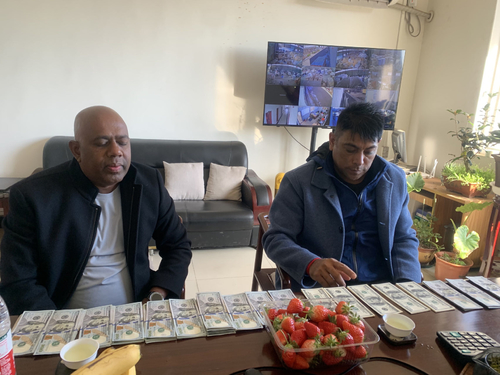 Latest company news about दक्षिण अफ्रीकी ग्राहक कारखाने का दौरा करते हैं