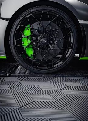 अनुकूलन योग्य ऊंचाई के साथ यूवी प्रतिरोधी पॉलीप्रोपाइलीन 3D गैरेज मंजिल टाइल